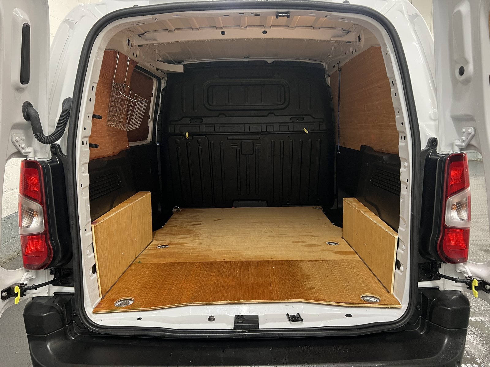 2023 Peugeot Partner Panel Van — photo 21 of 21