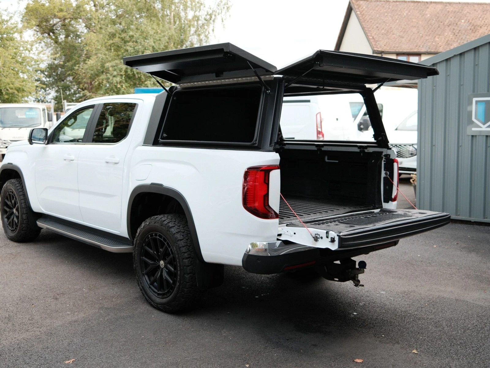 2024 Volkswagen Amarok PickUp Van — photo 1 of 41