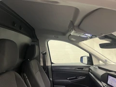 2022 Volkswagen Caddy Panel Van — cab interior