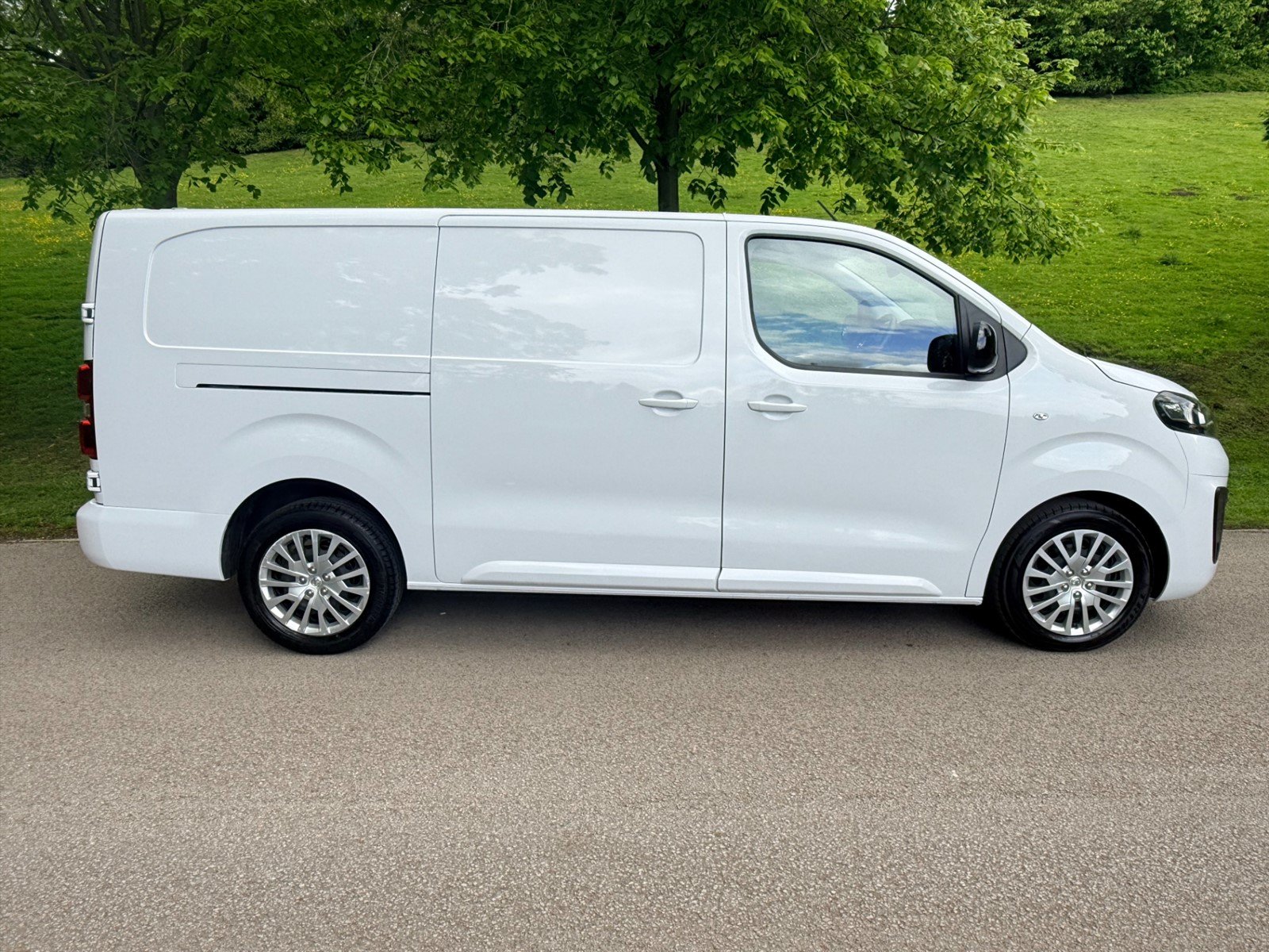 2023 Vauxhall Vivaro Panel Van — photo 1 of 34