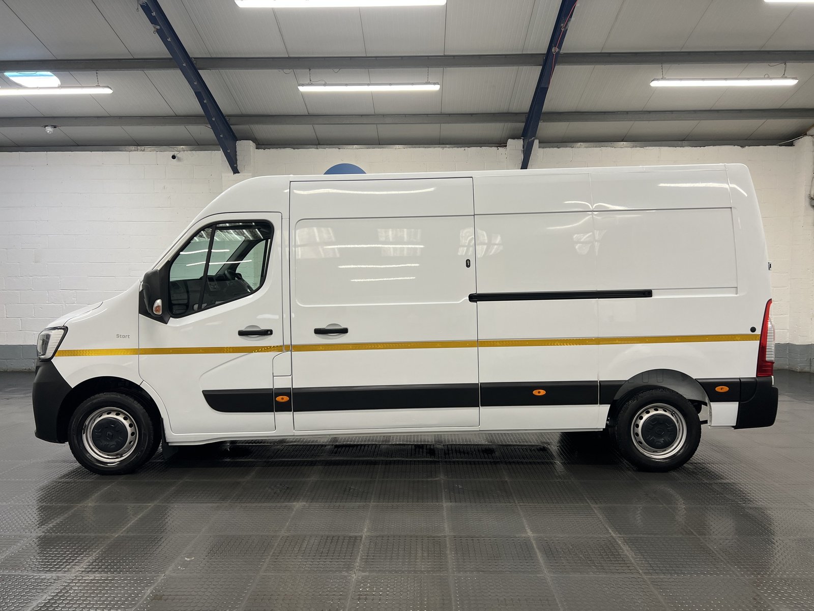 2023 Renault Master Panel Van — photo 1 of 1
