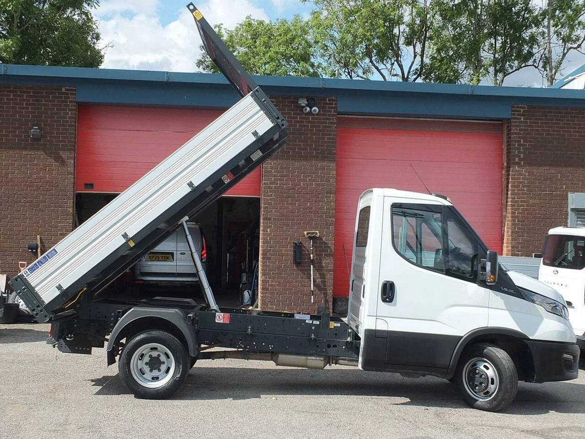 2021 Iveco Daily Tipper Van — side view