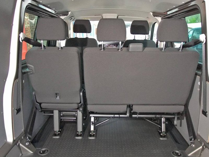 2021 Volkswagen Transporter Panel Van — photo 2 of 10