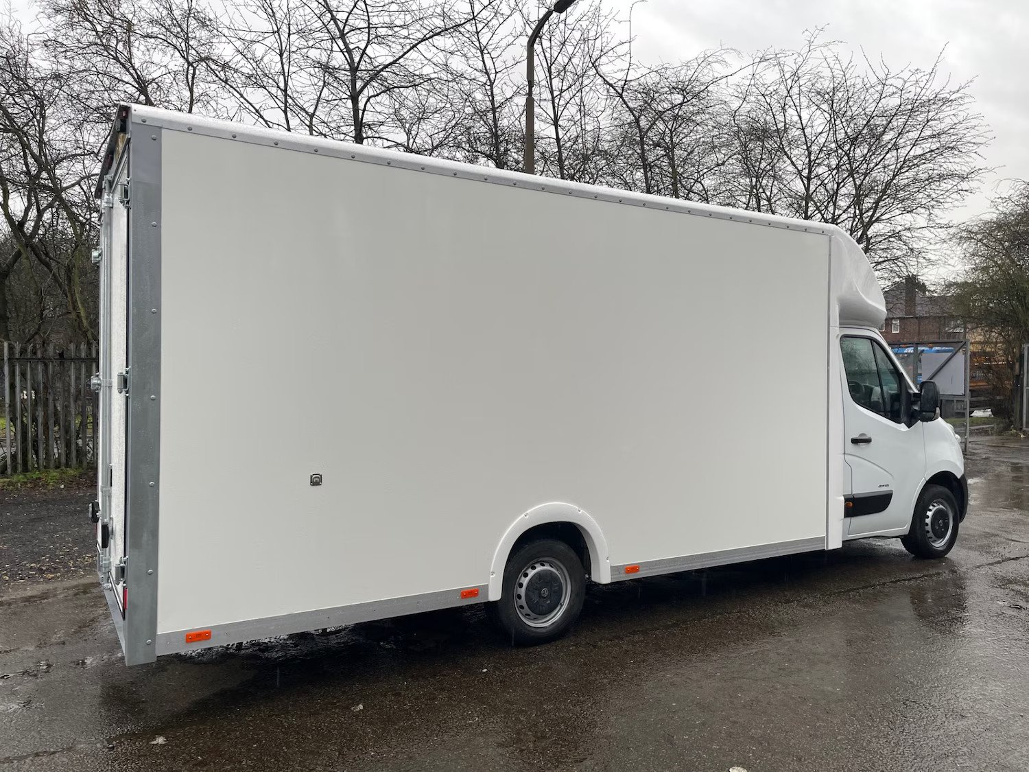 2020 Renault Master Luton Low Loader Van — photo 3 of 3