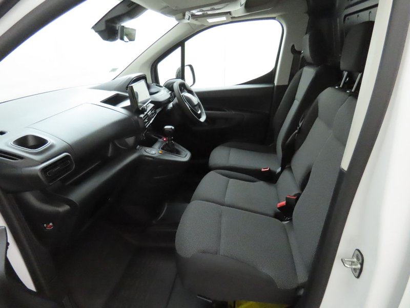 2024 Peugeot Partner Panel Van — photo 2 of 3