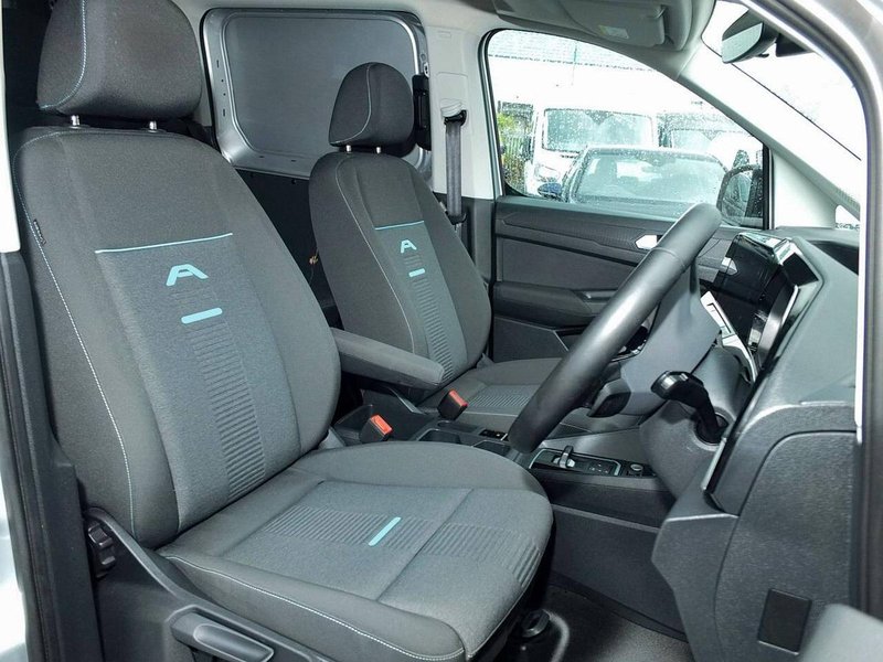 2025 Ford Transit Connect Panel Van — photo 3 of 8