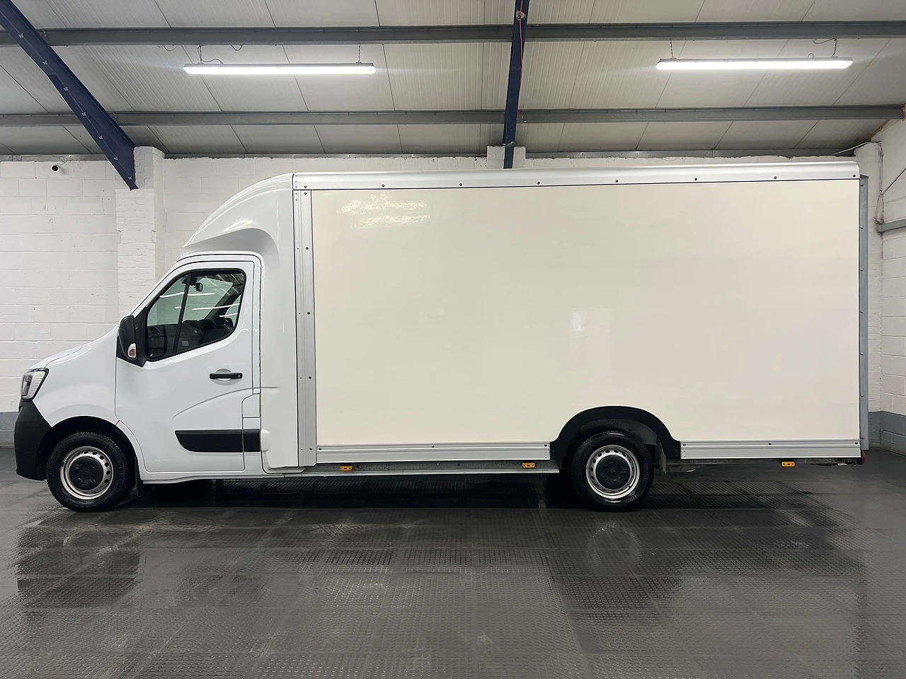 2024 Renault Master Luton Low Loader Van — side view