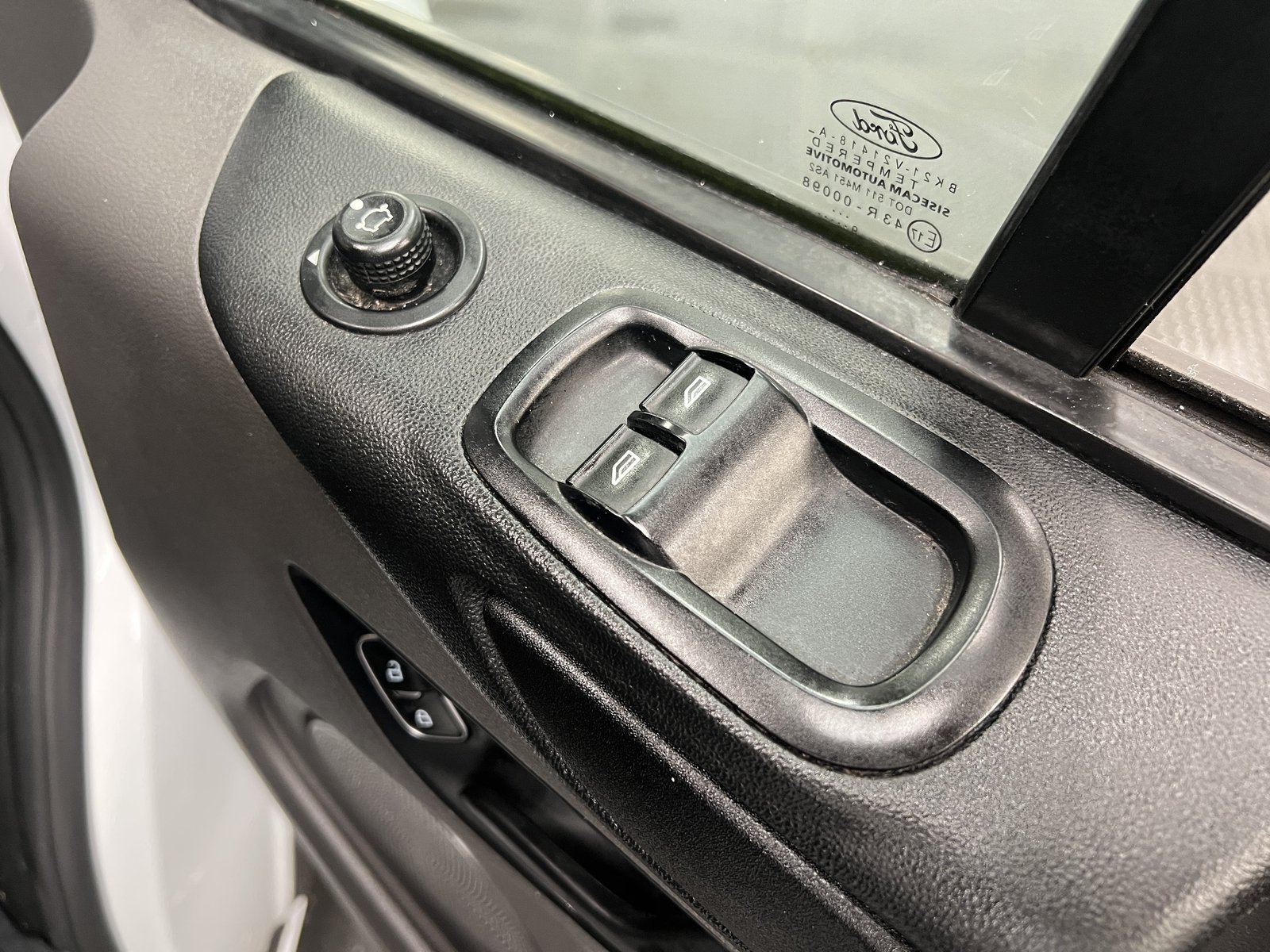 2020 Ford Transit Custom Panel Van — photo 2 of 27