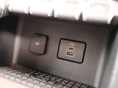 2024 Volkswagen Amarok PickUp Van — cab interior