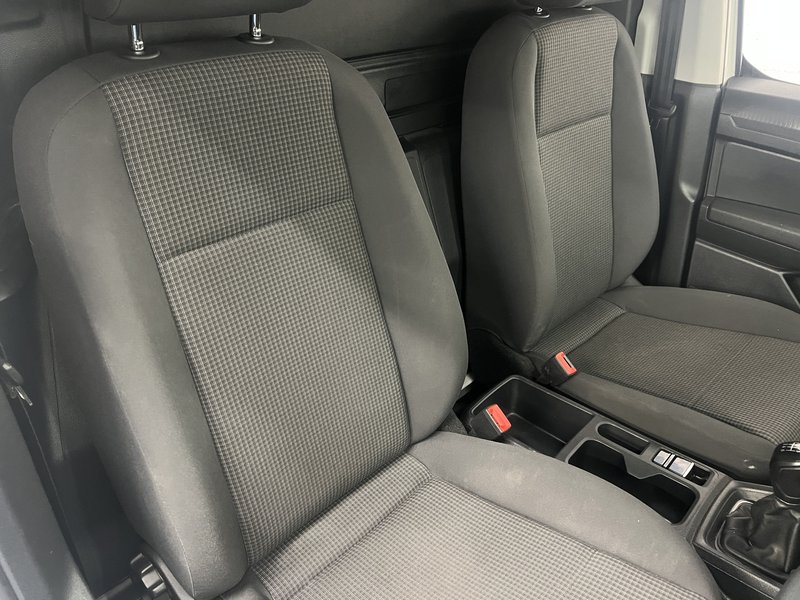 2021 Volkswagen Caddy Panel Van — photo 2 of 20