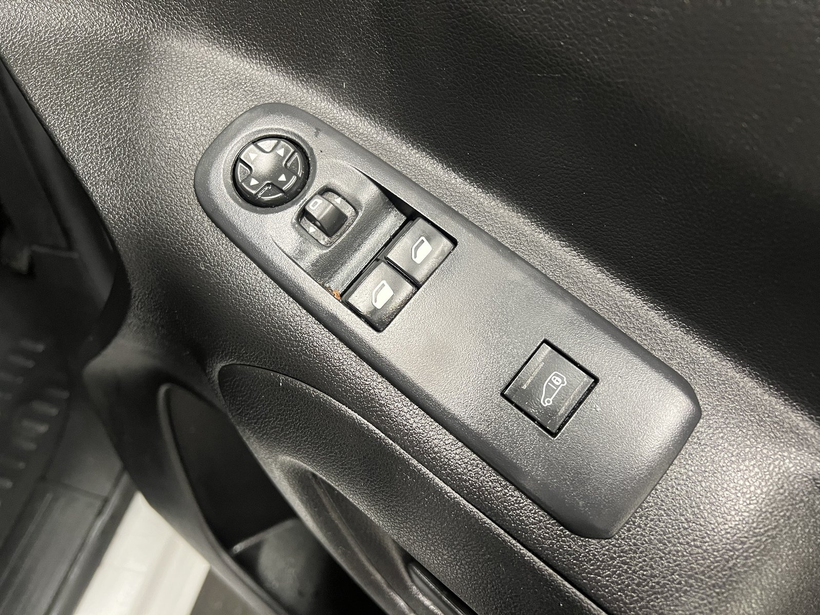 2023 Peugeot Partner Panel Van — photo 1 of 21