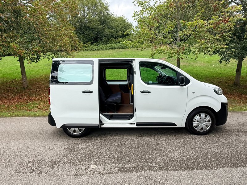 2020 Peugeot Expert Panel Van — photo 3 of 22