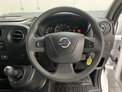2018 Nissan Nv400 Luton Low Loader Van — cab interior