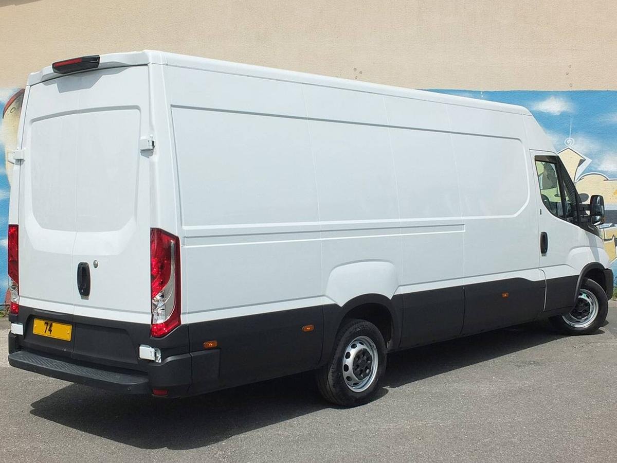 2024 Iveco Daily Panel Van — photo 17 of 17