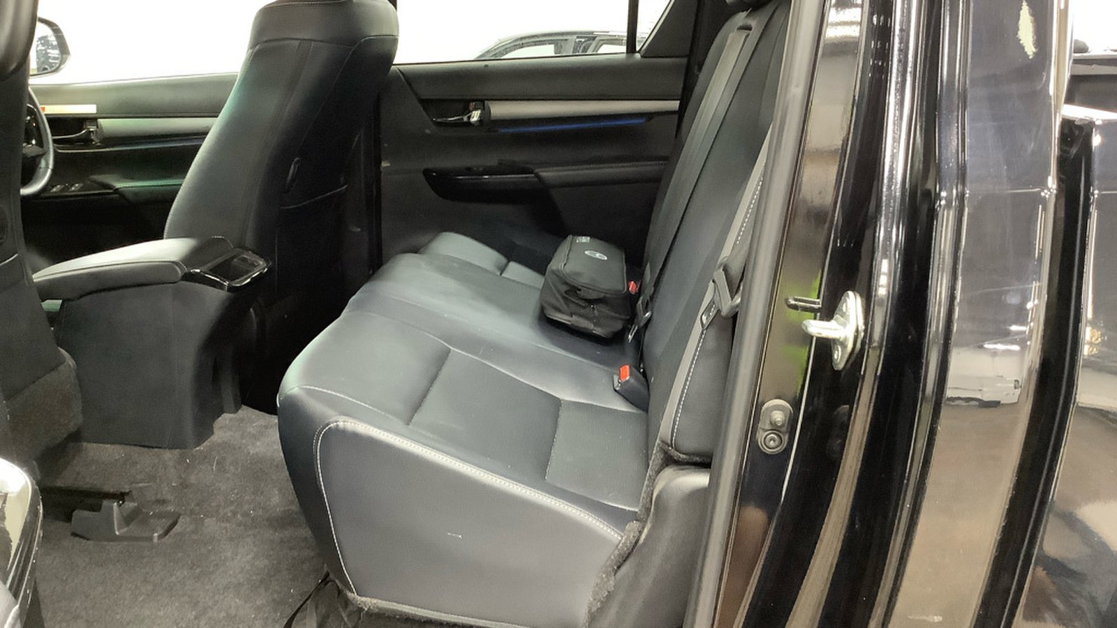 2023 Toyota Hilux Double Cab PickUp Van — photo 4 of 4