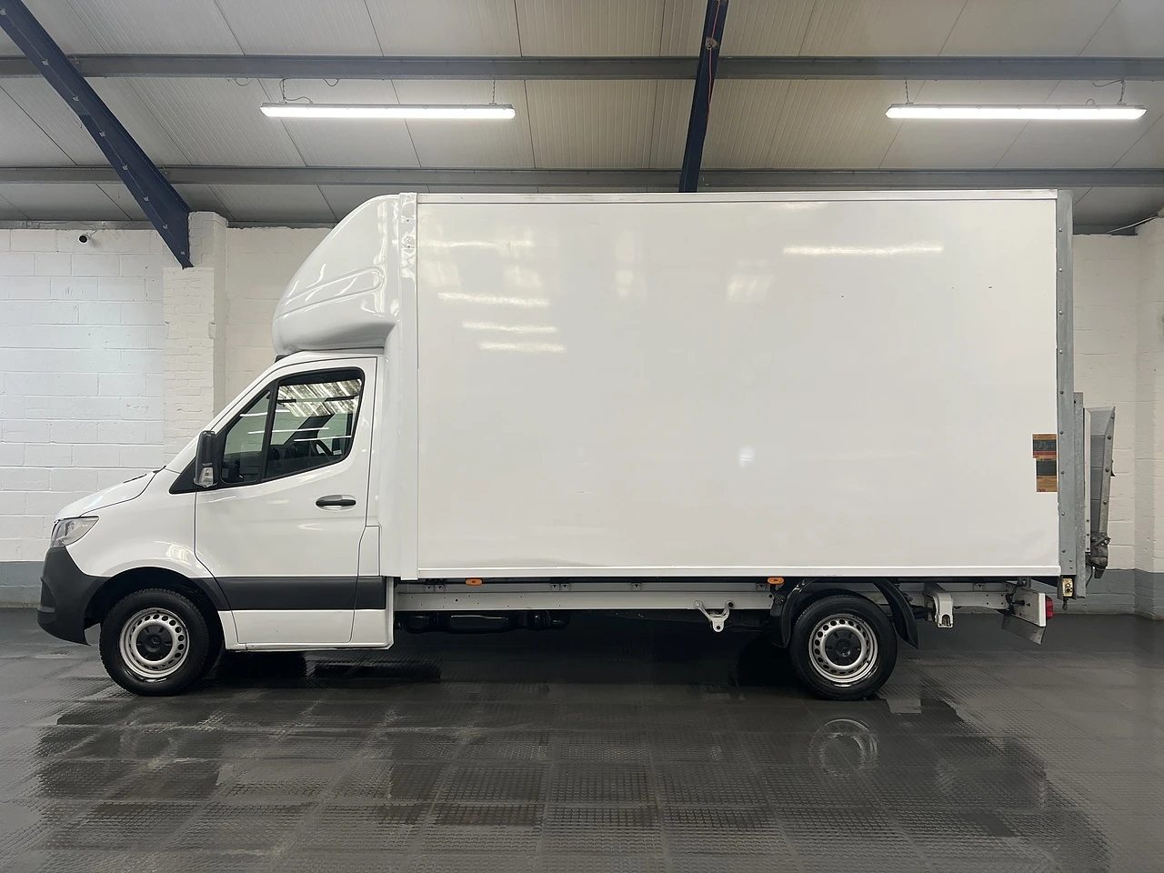 2018 Mercedes-Benz Sprinter Luton Box Van — side view