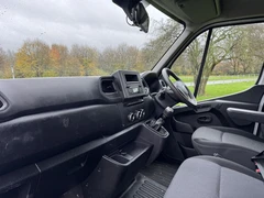 2021 Nissan Nv400 Luton Box Van — cab interior