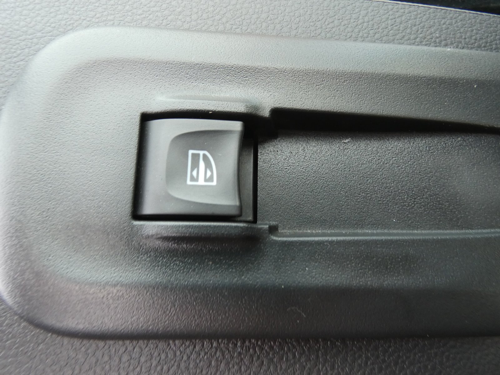 2022 Vauxhall Movano Luton Box Van — photo 12 of 12