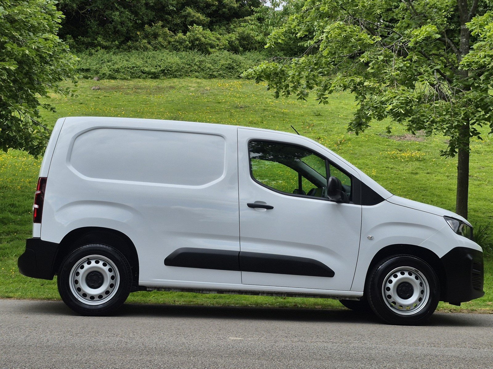 2023 Peugeot Partner Panel Van — photo 1 of 15