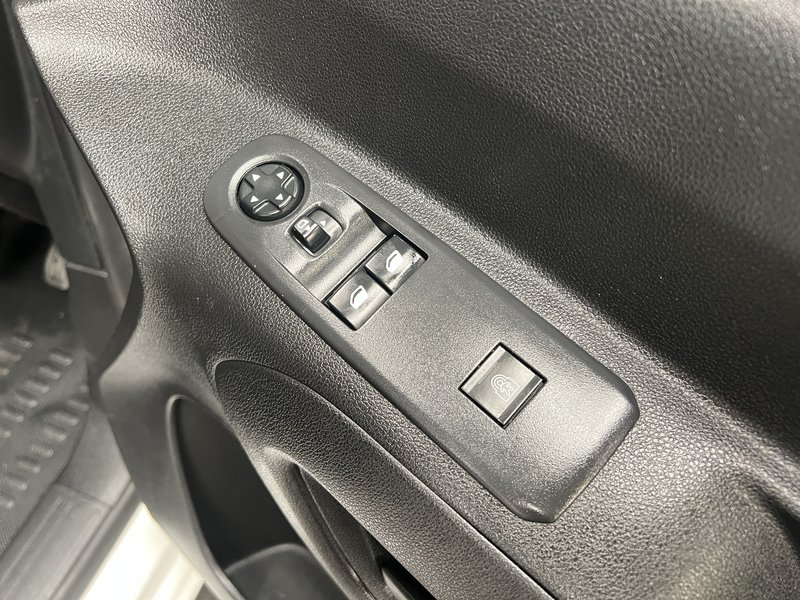 2022 Peugeot Partner Panel Van — photo 3 of 25