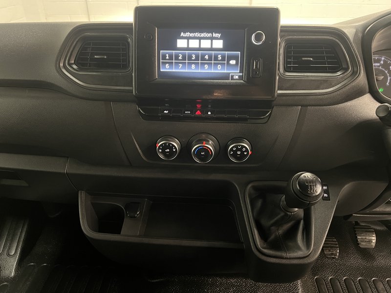 2022 Renault Master Panel Van — photo 3 of 21