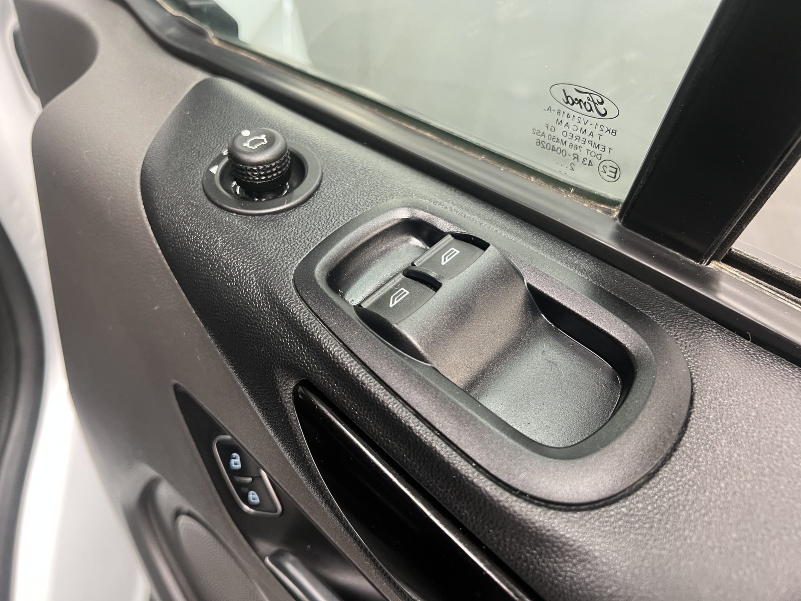 2023 Ford Transit Custom Panel Van — photo 2 of 29