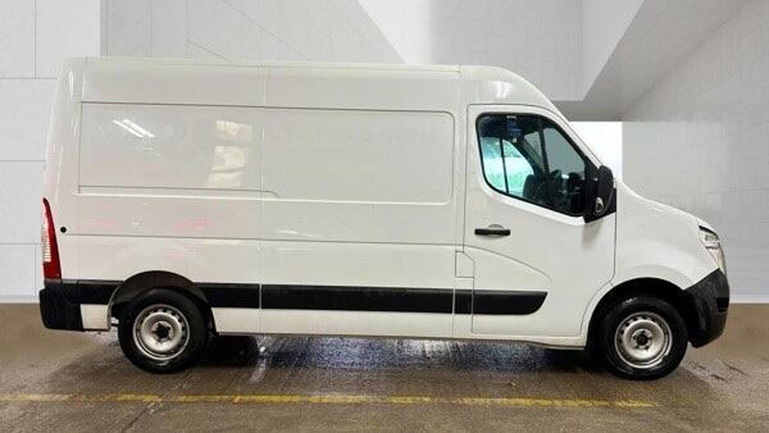 2021 Nissan NV400 High Roof Panel Van — photo 4 of 4