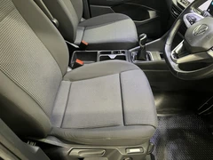 2022 Volkswagen Caddy Panel Van — cab interior
