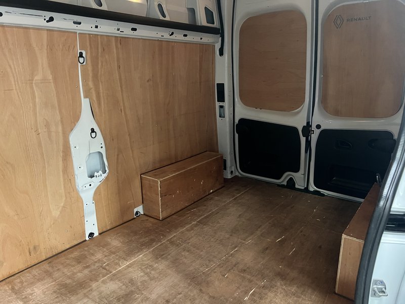 2024 Renault Trafic High Roof Panel Van — photo 2 of 3