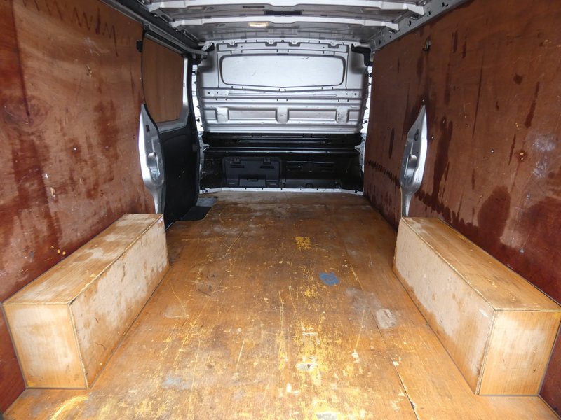 2019 Renault Trafic Panel Van — photo 2 of 13