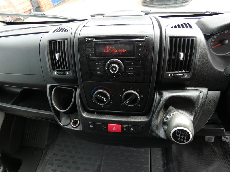 2014 Peugeot Boxer Luton Box Van — photo 3 of 13