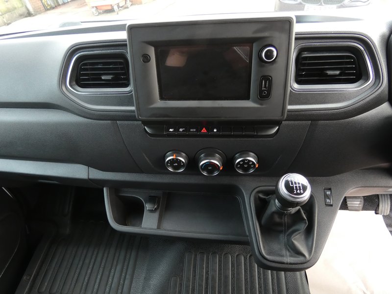 2022 Vauxhall Movano Luton Box Van — photo 2 of 12