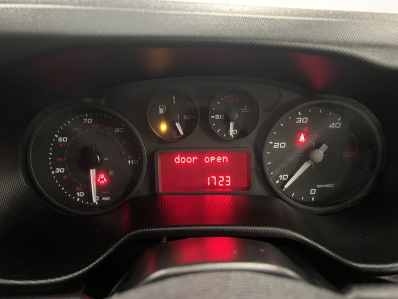 2020 Iveco Daily Panel Van — photo 3 of 18
