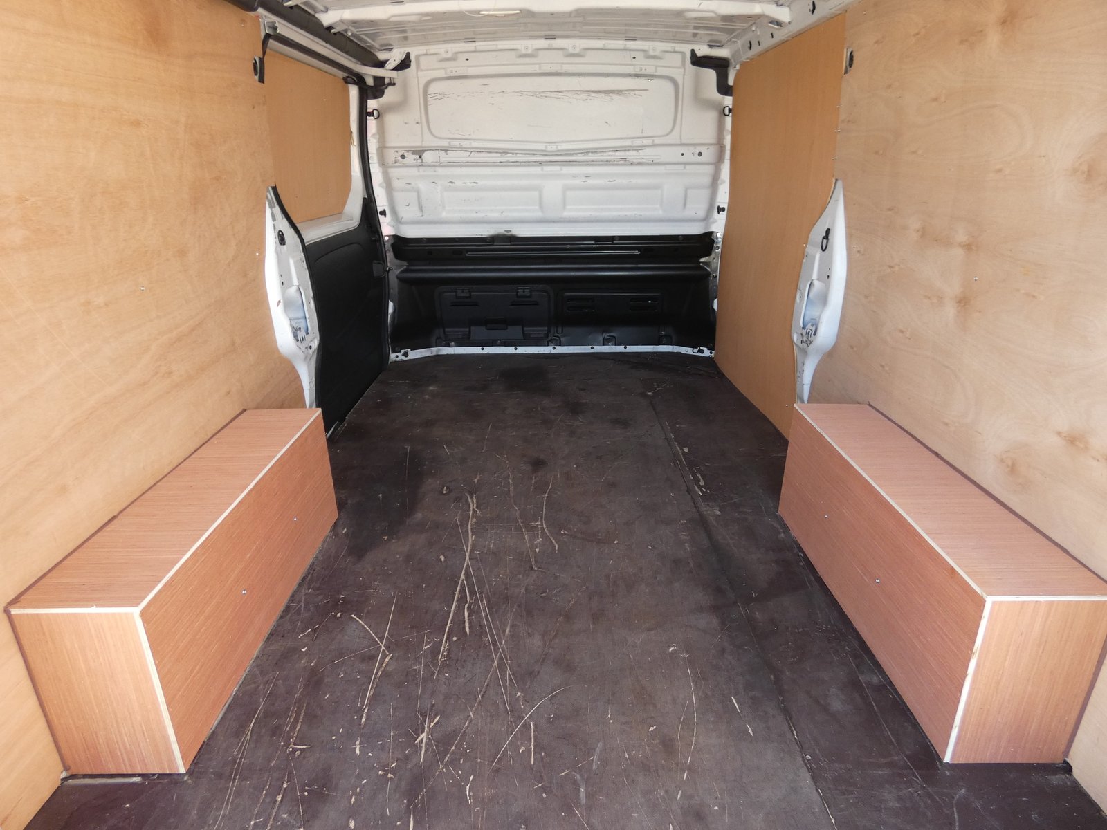 2021 Renault Trafic Panel Van — photo 2 of 15