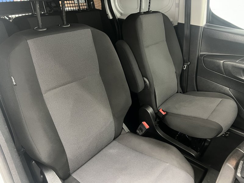 2022 Peugeot Partner Panel Van — photo 2 of 25