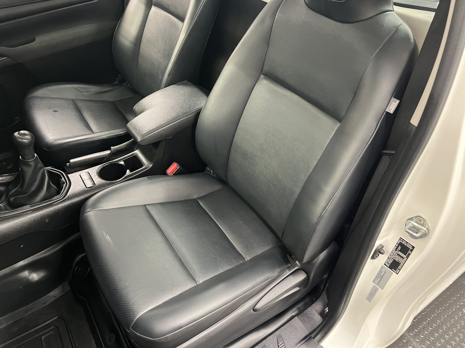 2020 Toyota Hilux PickUp Van — cab interior