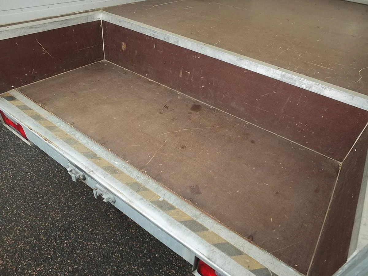2021 Iveco Daily Luton Box Van — rear three-quarter view