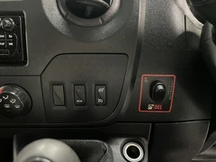 2018 Nissan Nv400 Luton Low Loader Van — cab interior