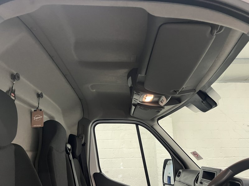 2022 Renault Master Panel Van — photo 3 of 17