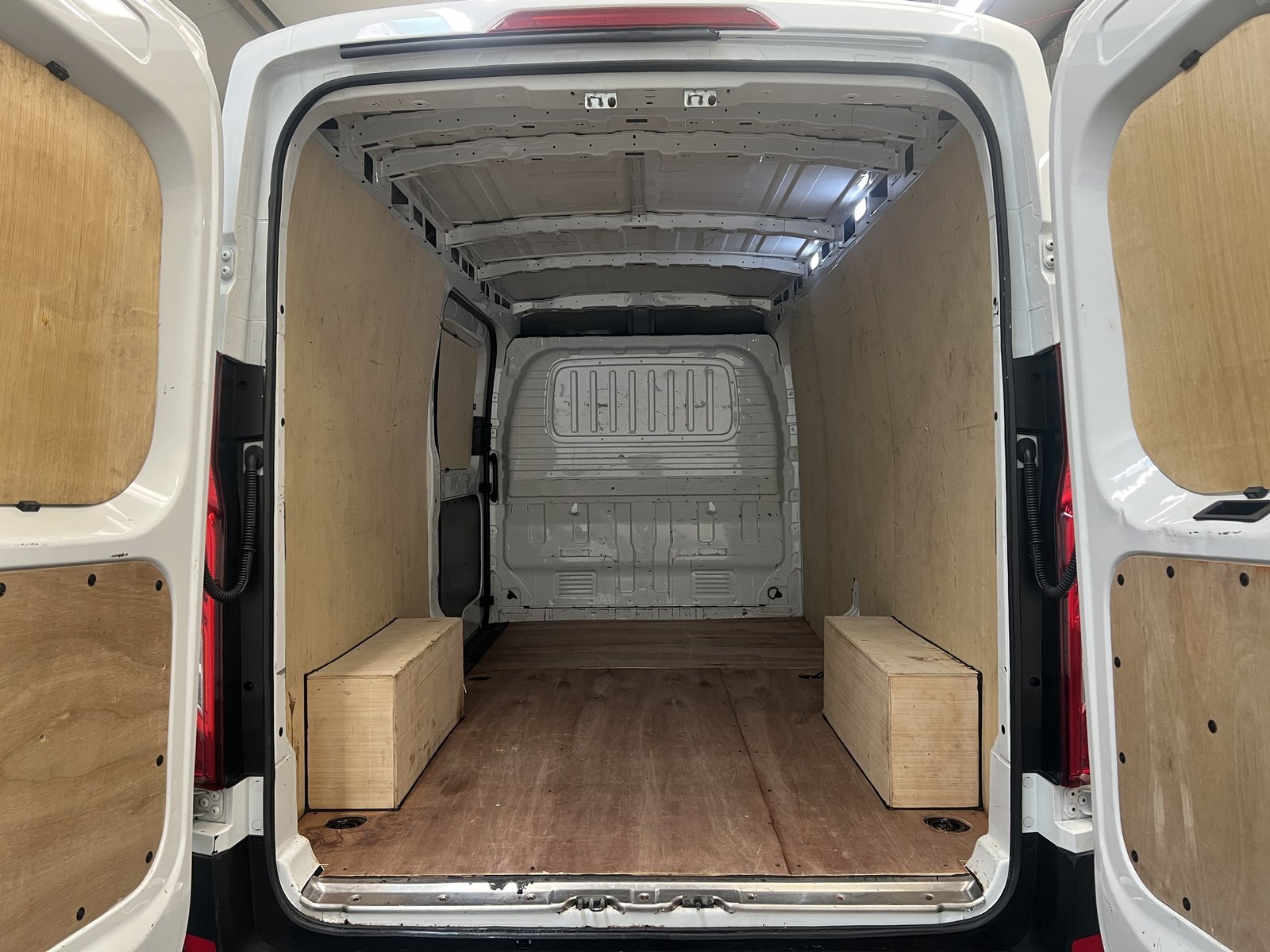 2023 Maxus Deliver 9 High Roof Panel Van — photo 23 of 23