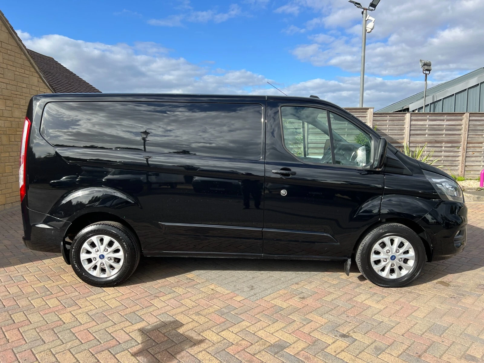 2022 Ford Transit Custom Panel Van — photo 1 of 78