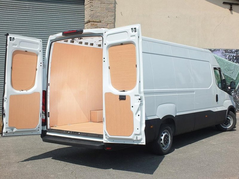 2025 Iveco Daily Panel Van — photo 3 of 9