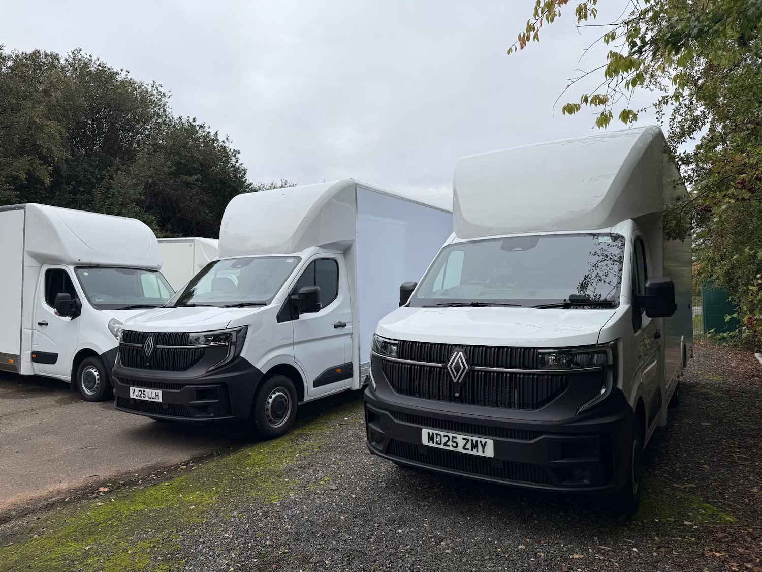 2026 Renault Master Luton Low Loader Van — photo 2 of 8