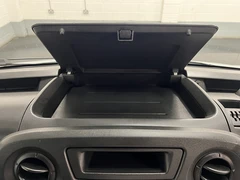 2018 Nissan Nv400 Luton Low Loader Van — cab interior