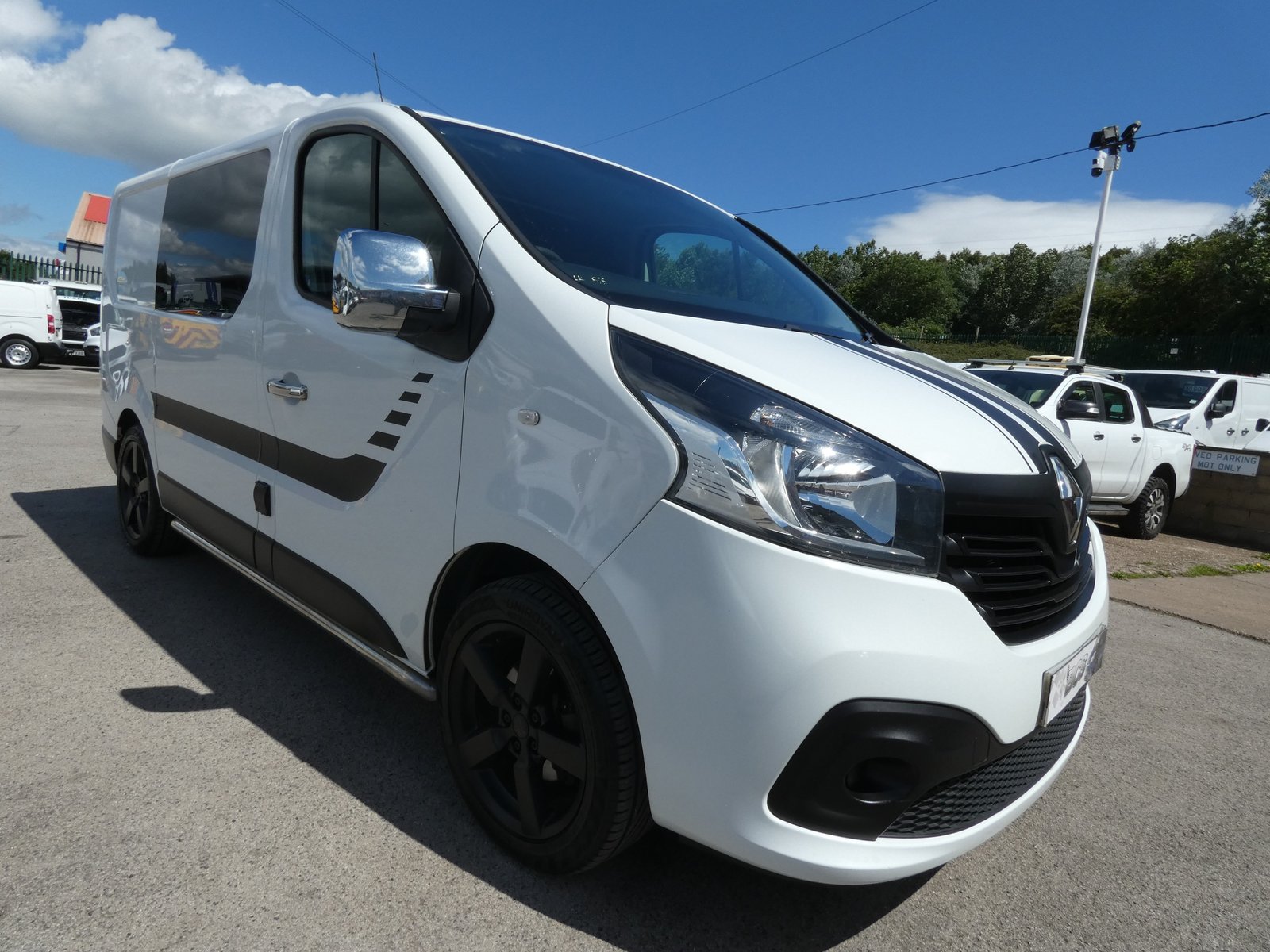 2016 Renault Trafic Panel Van — photo 2 of 20