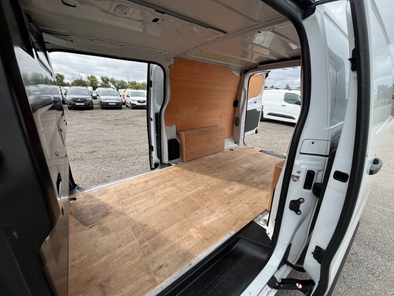 2023 Vauxhall Vivaro Panel Van — photo 14 of 14