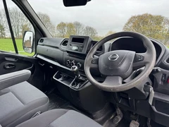 2021 Nissan Nv400 Luton Box Van — cab interior