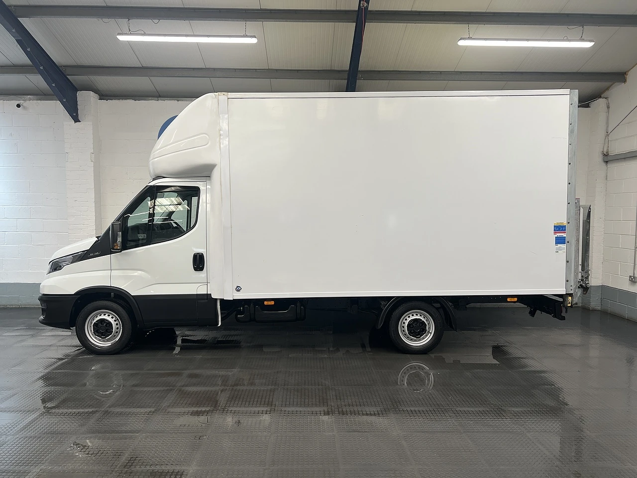 2023 Iveco Daily Luton Box Van — photo 1 of 35