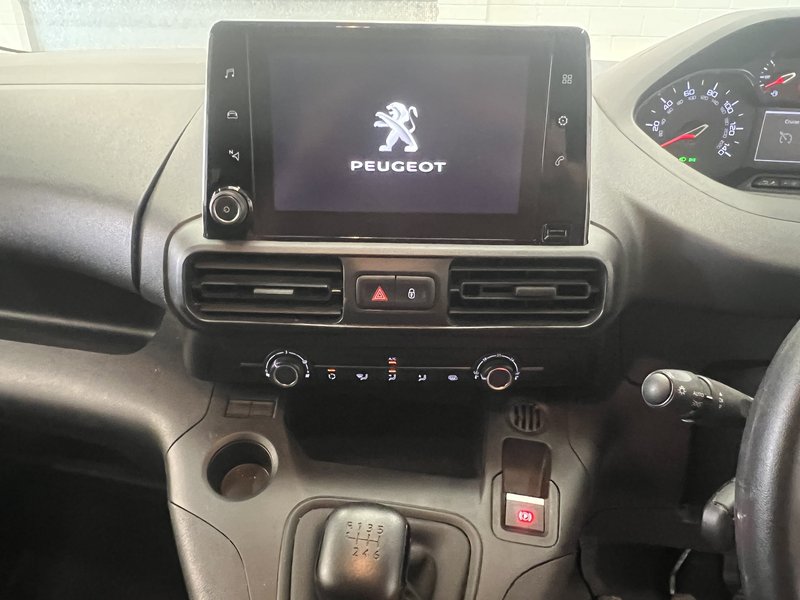 2023 Peugeot Partner Panel Van — photo 3 of 5