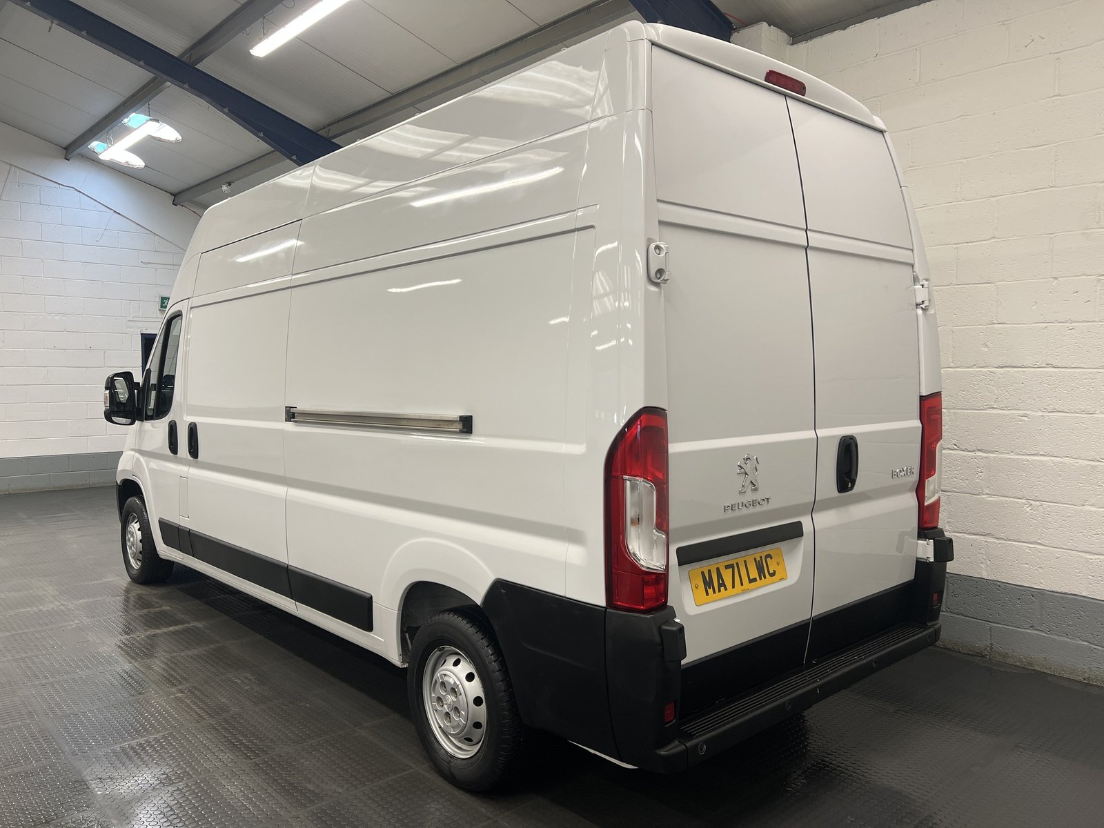 2021 Peugeot Boxer High Roof Panel Van — photo 1 of 1